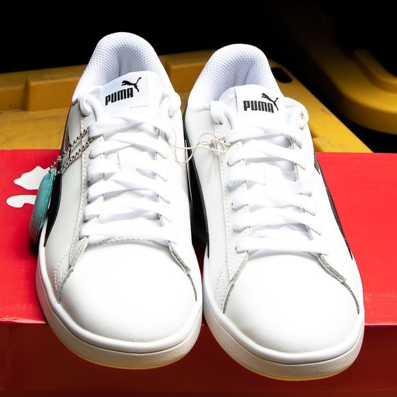 PUMA White Smash V2 Men\'sLeather‎ Sneakers